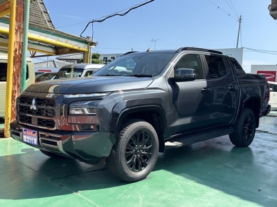 トライトン(三菱)登録済未使用車 前方