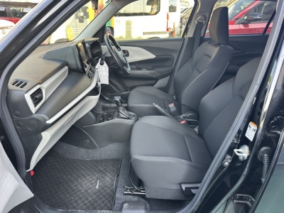 新型スイフト(スズキ)中古車 前席内装