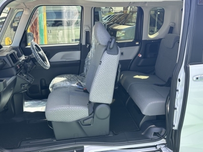 タント(ダイハツ)中古車 後席内装