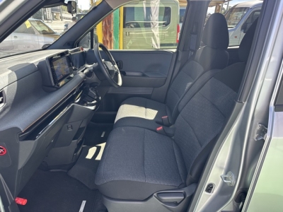 サクラ(ニッサン)中古車 前席内装