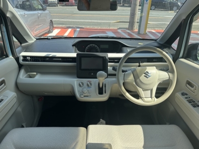 ワゴンR(スズキ)中古車 後席から見た前席