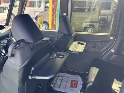 タントカスタム(ダイハツ)中古車 後席から見た前席