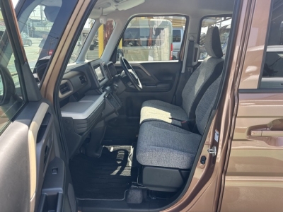 新型スペーシアのOEM(スズキ)中古車 前席内装