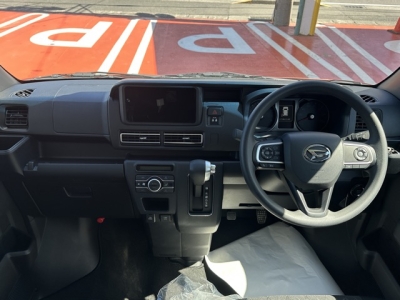 アトレー(ダイハツ)中古車 後席から見た前席