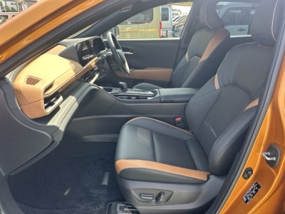 クラウンクロスオーバー(トヨタ)中古車 前席内装