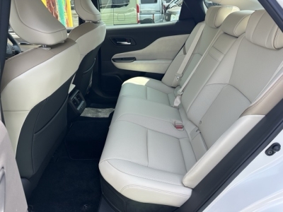 クラウンクロスオーバー(トヨタ)中古車 後席内装
