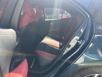 カローラスポーツ(トヨタ)中古車 後席内装