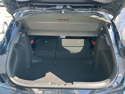 カローラスポーツ(トヨタ)中古車 内外装写真他１