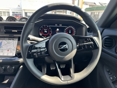 フェアレディZ(ニッサン)中古車 後席から見た前席