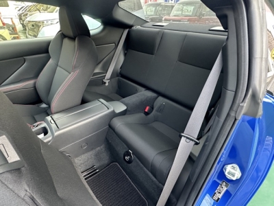 BRZ(スバル)中古車 後席内装