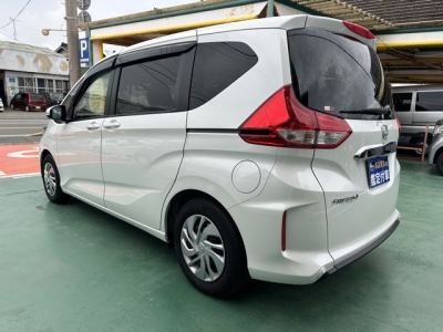 フリード+(ホンダ)中古車 後方