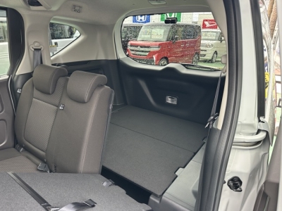 フリード+(ホンダ)中古車 後席から見た前席