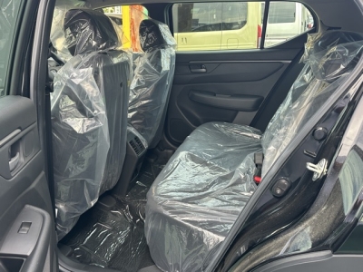 WR-V(ホンダ)登録済未使用車 後席内装