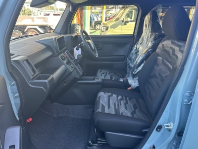 タフト(ダイハツ)新車見本展示無 前席内装