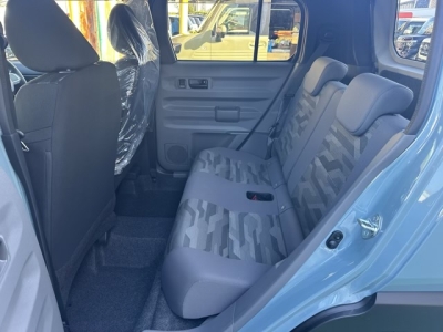 タフト(ダイハツ)新車見本展示無 後席内装
