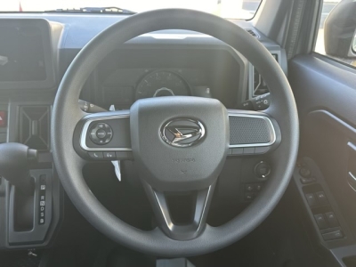 タフト(ダイハツ)新車見本展示無 内外装写真