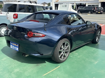 ロードスターRF(マツダ)中古車 後席から見た前席