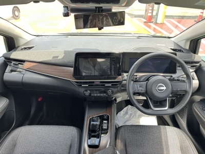 オーラ(ニッサン)中古車 内外装写真