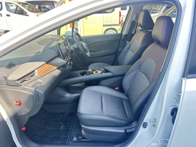 オーラ(ニッサン)中古車 前席内装