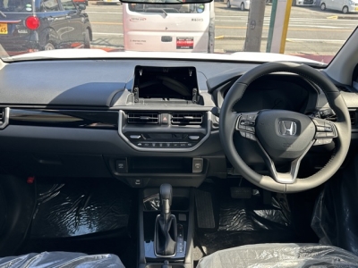 WR-V(ホンダ)登録済未使用車 後席から見た前席