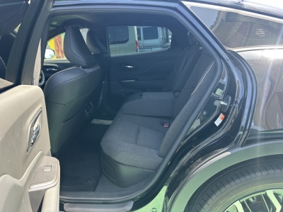 クラウンクロスオーバー(トヨタ)中古車 後席内装