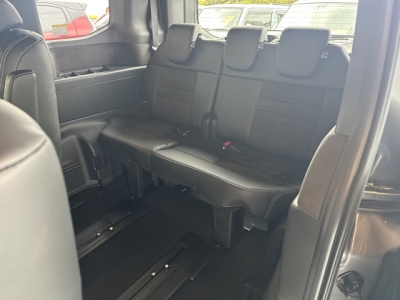 ステップワゴン(ホンダ)登録済未使用車 後席から見た前席