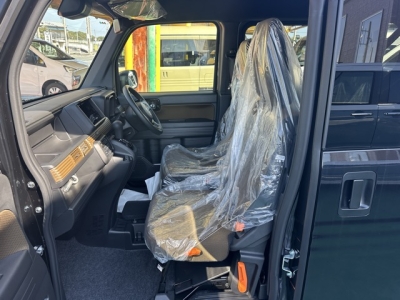 N-VAN(ホンダ)届出済未使用車 前席内装