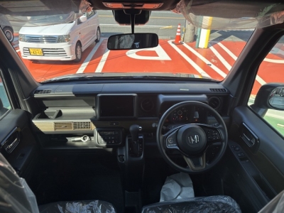N-VAN(ホンダ)届出済未使用車 後席から見た前席