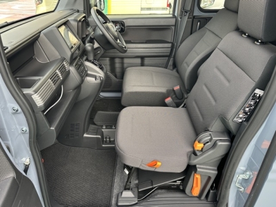 N-VAN(ホンダ)中古車 前席内装