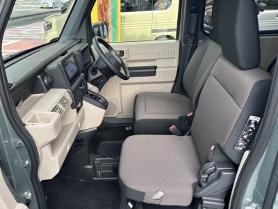 N-VAN e(ホンダ)中古車 前席内装
