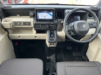 N-VAN e(ホンダ)中古車 後席から見た前席