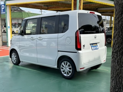 新型N-BOX(ホンダ)届出済未使用車 後方