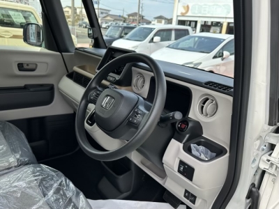 新型N-BOX(ホンダ)届出済未使用車 内外装写真他１