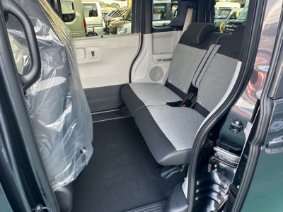 新型N-BOX(ホンダ)届出済未使用車 後席内装