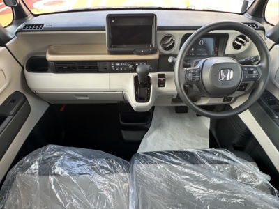 新型N-BOX(ホンダ)届出済未使用車 内外装写真他