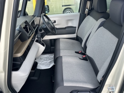 新型N-BOX(ホンダ)届出済未使用車 前席内装