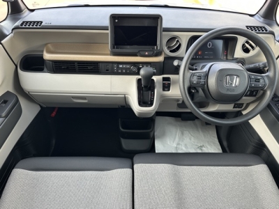 新型N-BOX(ホンダ)届出済未使用車 内外装写真他