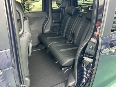 新型N-BOX(ホンダ)中古車 後席内装