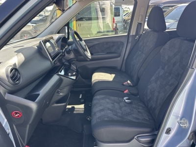 ekクロス(三菱)中古車 前席内装