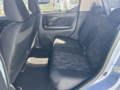 ekクロス(三菱)中古車 後席内装