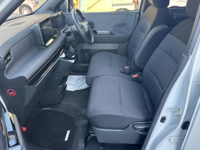 サクラ(ニッサン)中古車 前席内装