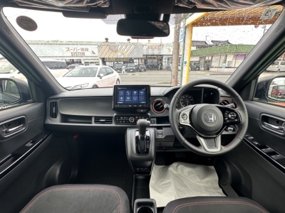 N-ONE(ホンダ)届出済未使用車 後席から見た前席