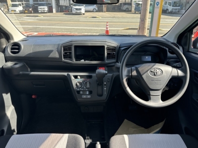 ピクシスエポック(トヨタ)中古車 後席から見た前席