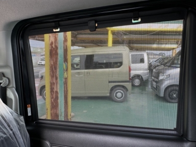 新型フレアワゴン(マツダ)届出済未使用車 後席から見た前席