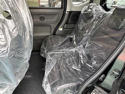新型スペーシアカスタムのOEM(スズキ)届出済未使用車 後席内装