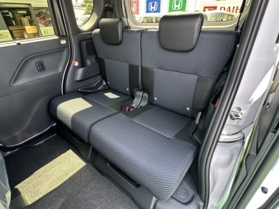 タントカスタム(ダイハツ)届出済未使用車 後席内装