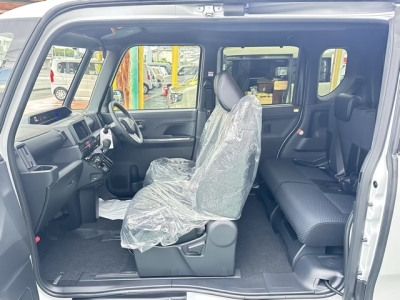 タントカスタム(ダイハツ)届出済未使用車 後席内装