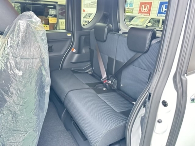 タントカスタム(ダイハツ)届出済未使用車 後席から見た前席