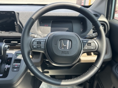 新型フリード(ホンダ)登録済未使用車 内外装写真他