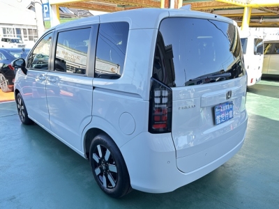 新型フリード(ホンダ)登録済未使用車 後方